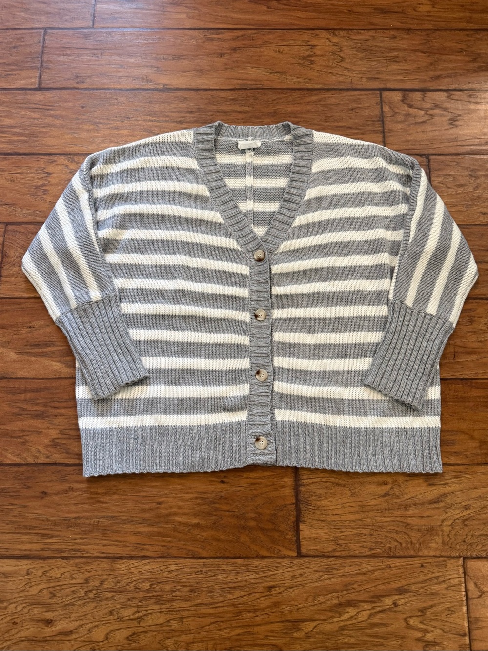 ANDREE BY UNIT Gray & White Striped V-Neck Button Cardigan